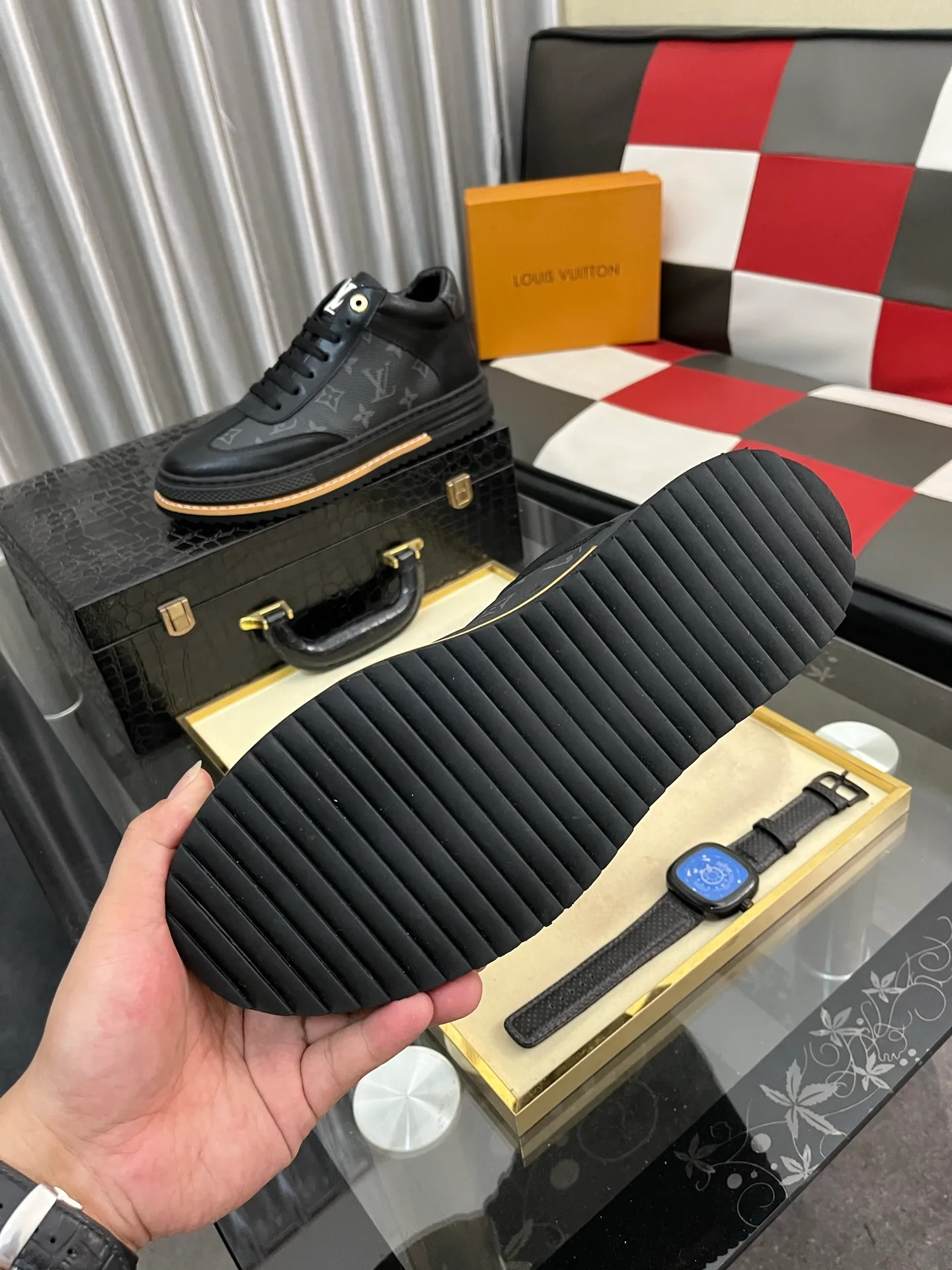 Men's shoes💰: 420⌚️⌚️"LOUI* VUITTO*" popular men's casual shoes, genuine Italian development💯purchase level quality✔️The upper is made of first-layer cowhide, comfortable and soft sheepskin foot pads⚡️Fashionable and versatile. The toe last shape is firm and full, and the soles are made from LV original molds and can be moved in and out of the counter at will. Light and comfortable on the foot~purely handmade, details determine quality! Size:38-442️⃣Colors available